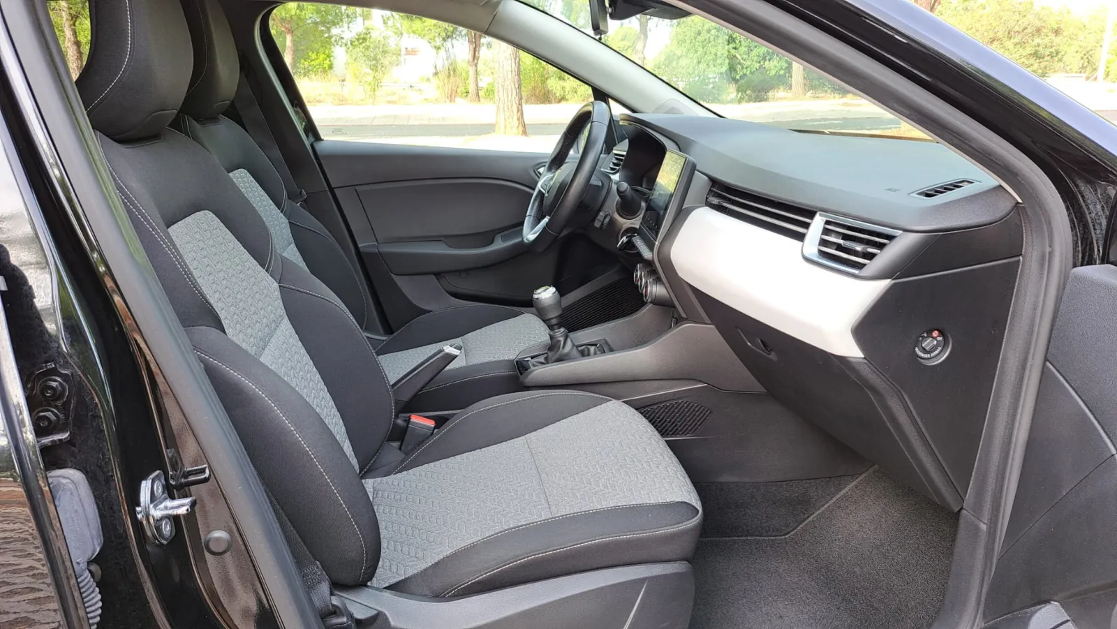 Renault Clio — fotografia 9