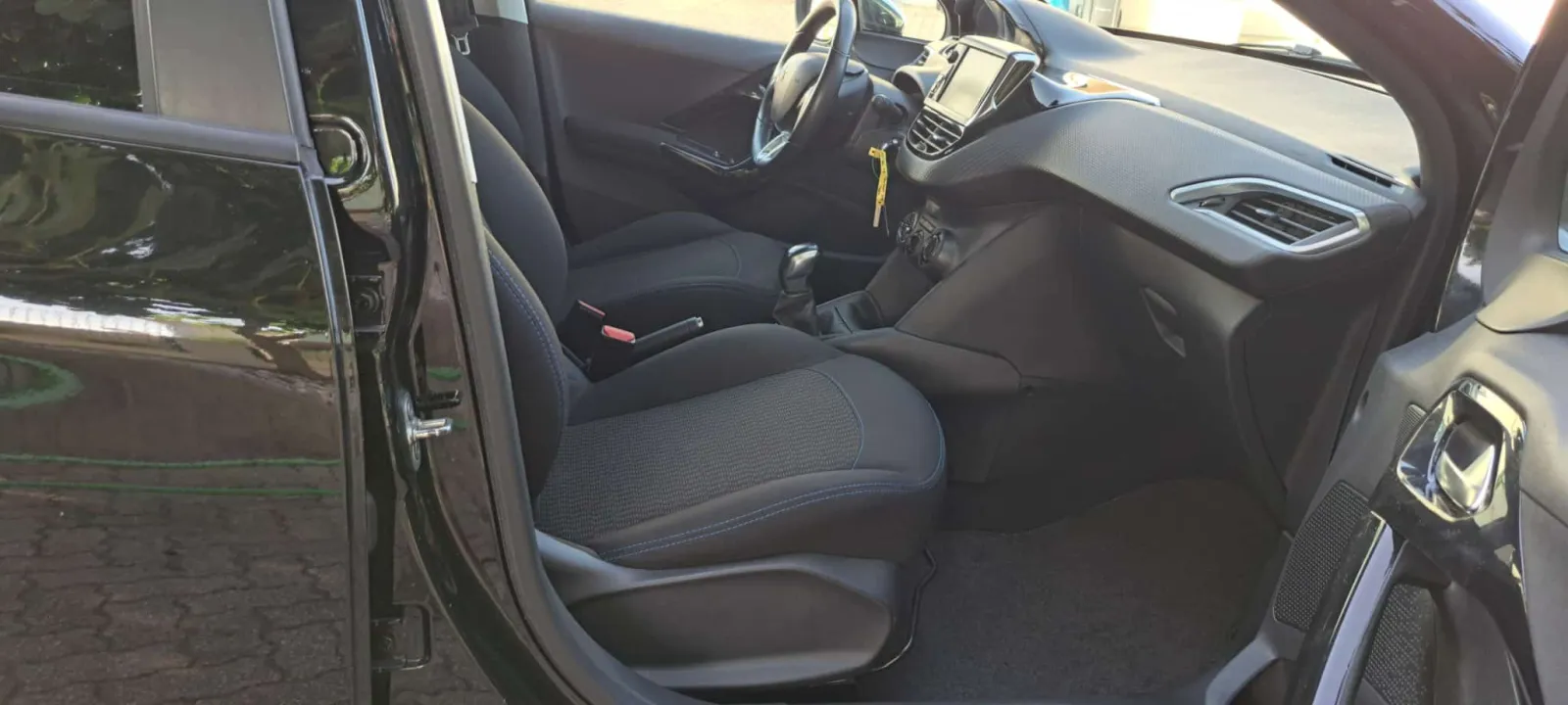 Peugeot 208 — fotografia 17