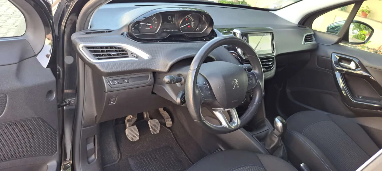Peugeot 208 — fotografia 5