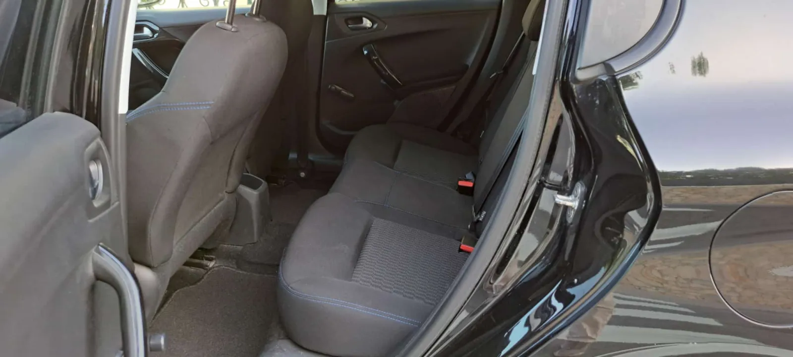 Peugeot 208 — fotografia 9