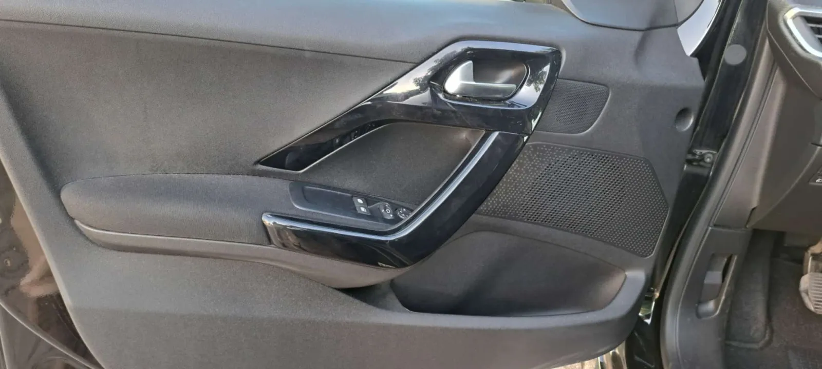 Peugeot 208 — fotografia 4