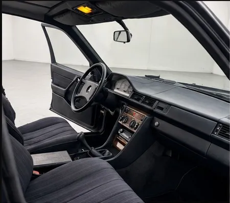 Mercedes-Benz 250D — fotografia 3