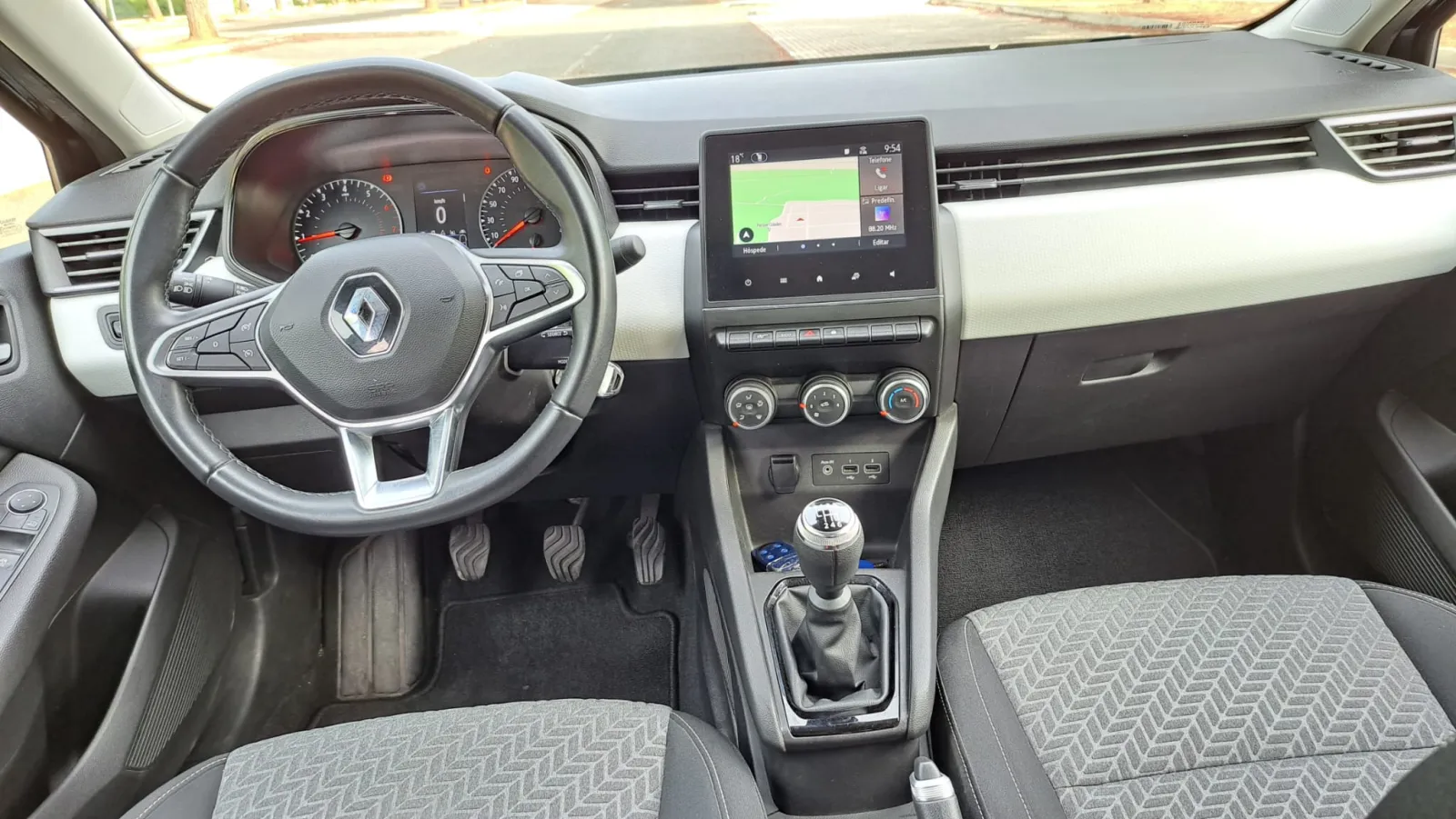 Renault Clio — fotografia 11