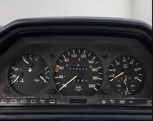 Mercedes-Benz 250D — fotografia 6