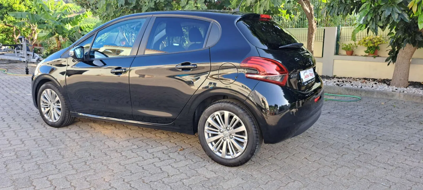 Peugeot 208 — fotografia 12